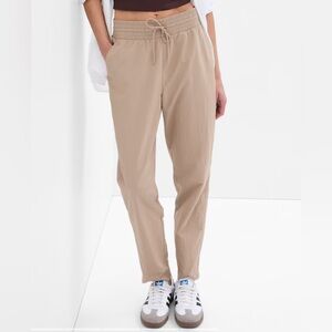 Gapfit runaround pant in tan